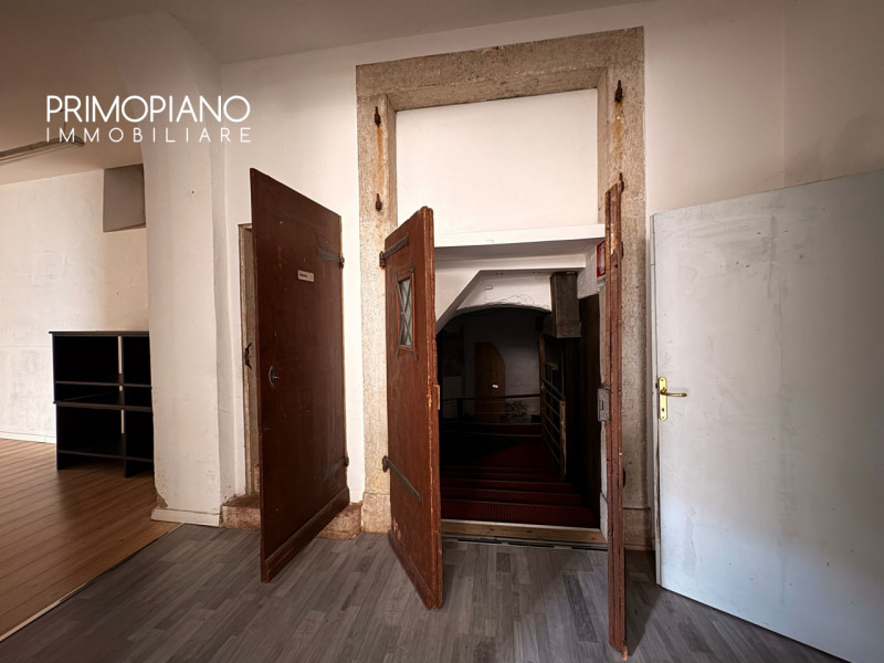 Grande negozio nel centro storico di Trento