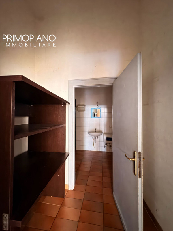 Grande negozio nel centro storico di Trento