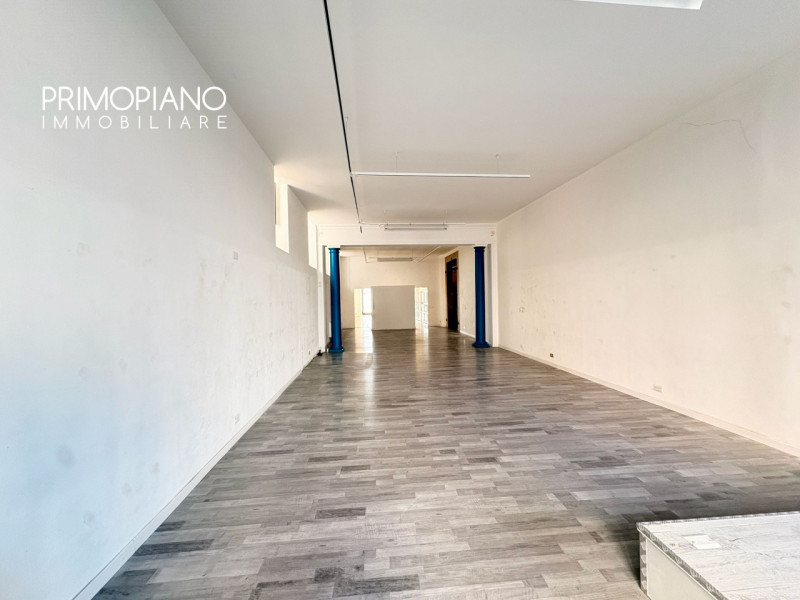 Grande negozio nel centro storico di Trento