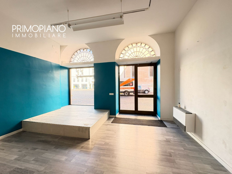 Grande negozio nel centro storico di Trento