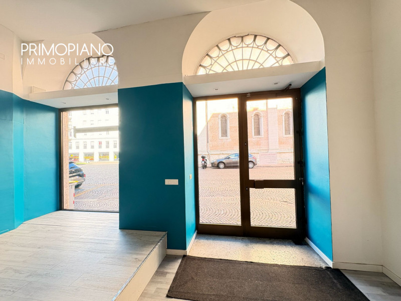 Grande negozio nel centro storico di Trento