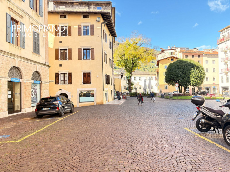 Grande negozio nel centro storico di Trento