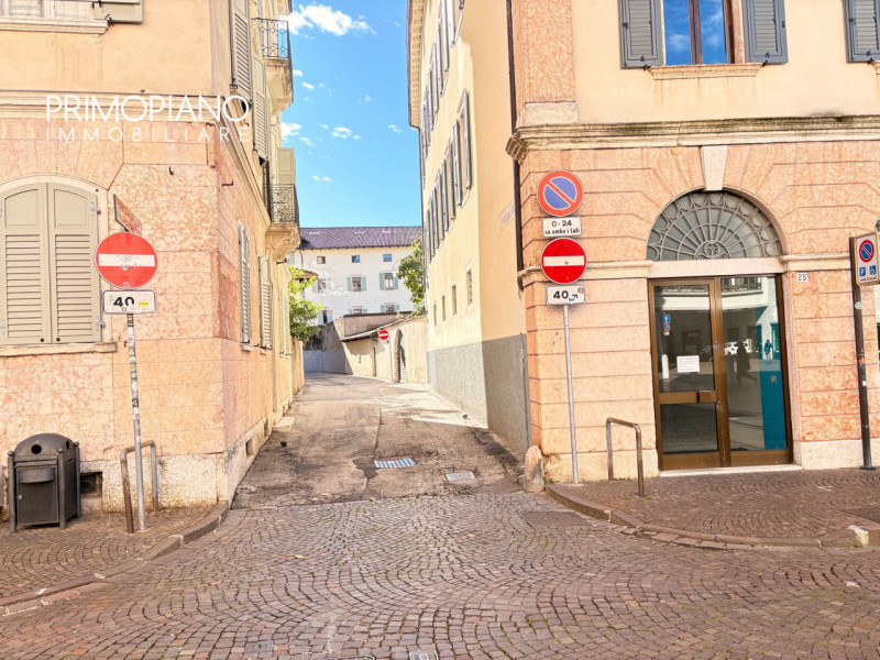 Grande negozio nel centro storico di Trento