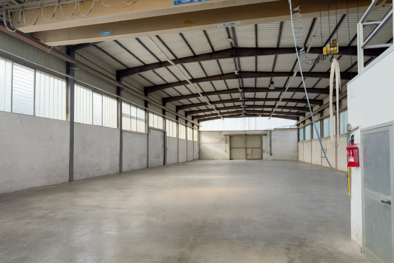 CASELLE DI SELVAZZANO: Proponiamo in vendita capannone artigianale sviluppato su un unico livello...