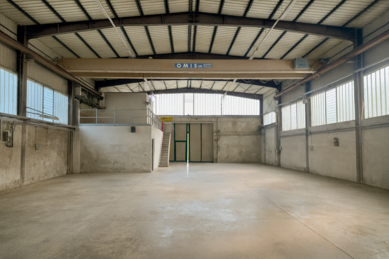 CASELLE DI SELVAZZANO: Proponiamo in vendita capannone artigianale sviluppato su un unico livello...