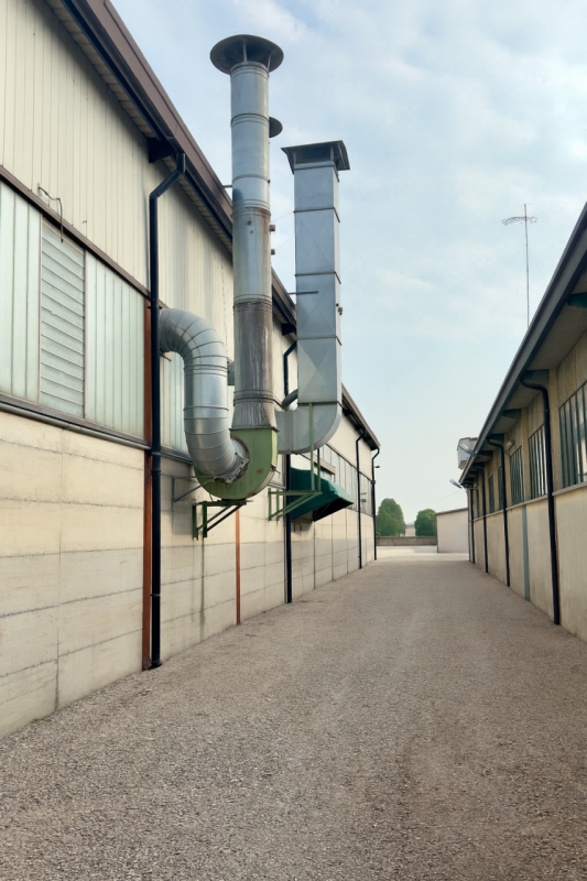 CASELLE DI SELVAZZANO: Proponiamo in vendita capannone artigianale sviluppato su un unico livello...