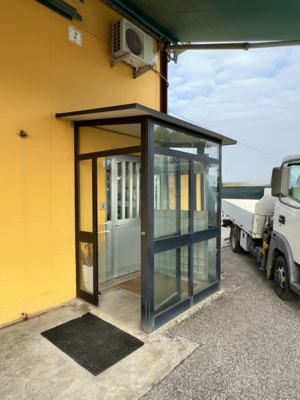 CASELLE DI SELVAZZANO: Proponiamo in vendita capannone artigianale sviluppato su un unico livello...