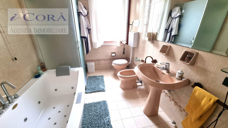 Selvazzano Dentro San Domenico, Splendida Villa di generose dimensioni con ampio studio di circa ...