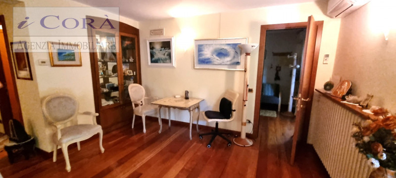 Selvazzano Dentro San Domenico, Splendida Villa di generose dimensioni con ampio studio di circa ...