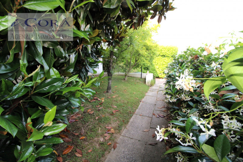 Selvazzano Dentro San Domenico, Splendida Villa di generose dimensioni con ampio studio di circa ...