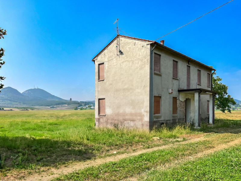 (Per INFO Vittorio 3517343301) Stai cercando un luogo dove vivere immerso nella bellezza dei Coll...