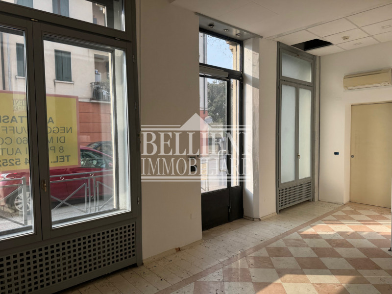 BORGO BERGA/VIALE MARGHERITA 113: in posizione strategica e dalla grande visibilità fronte strada...