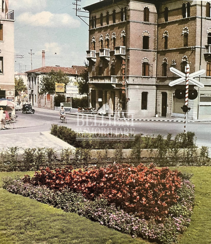 BORGO BERGA/VIALE MARGHERITA 113: in posizione strategica e dalla grande visibilità fronte strada...