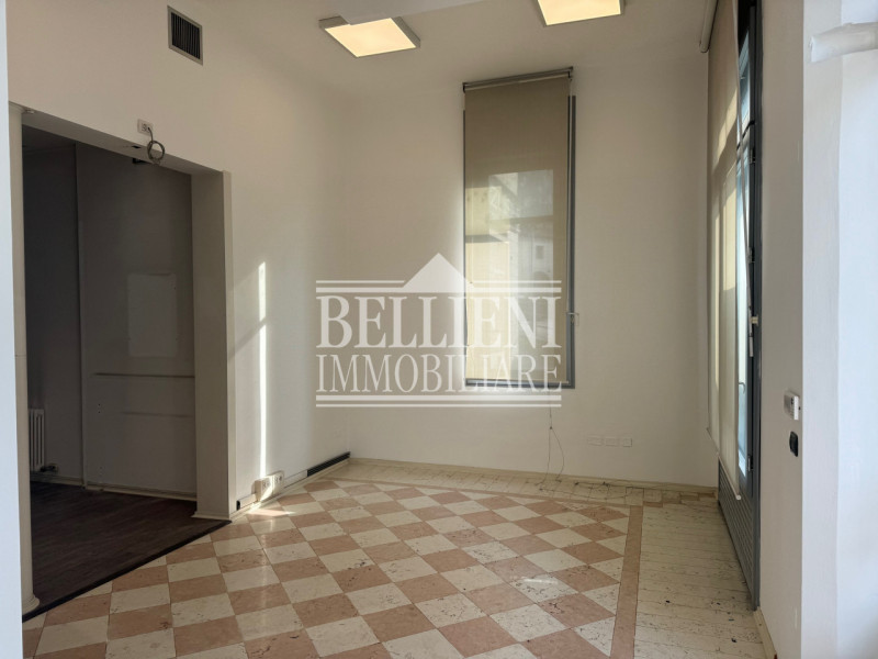 BORGO BERGA/VIALE MARGHERITA 113: in posizione strategica e dalla grande visibilità fronte strada...