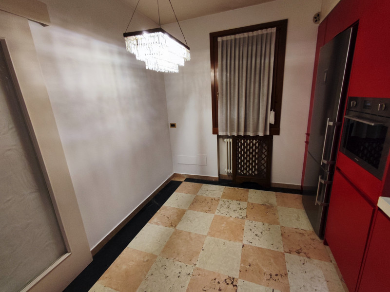 SAN GIOVANNI/DUOMO

Presentiamo un'elegante e spaziosa soluzione abitativa nel cuore della zona d...