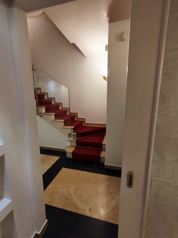 SAN GIOVANNI/DUOMO

Presentiamo un'elegante e spaziosa soluzione abitativa nel cuore della zona d...