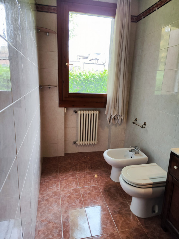 SAN GIOVANNI/DUOMO

Presentiamo un'elegante e spaziosa soluzione abitativa nel cuore della zona d...