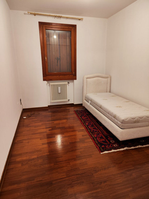 SAN GIOVANNI/DUOMO

Presentiamo un'elegante e spaziosa soluzione abitativa nel cuore della zona d...