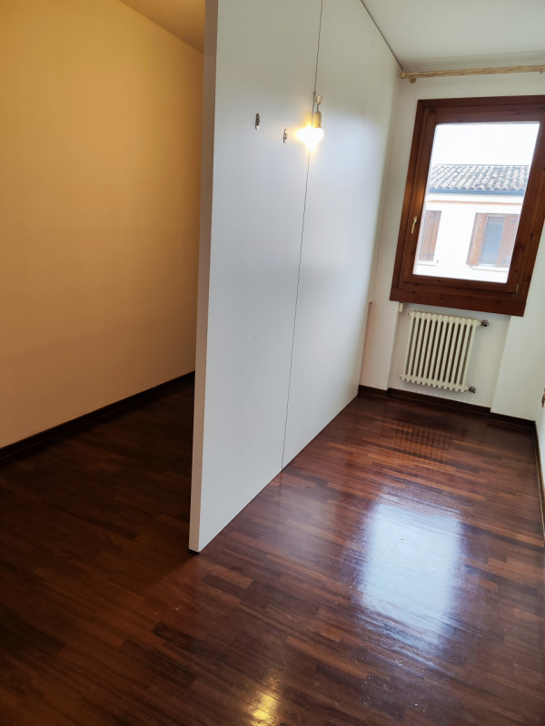 SAN GIOVANNI/DUOMO

Presentiamo un'elegante e spaziosa soluzione abitativa nel cuore della zona d...