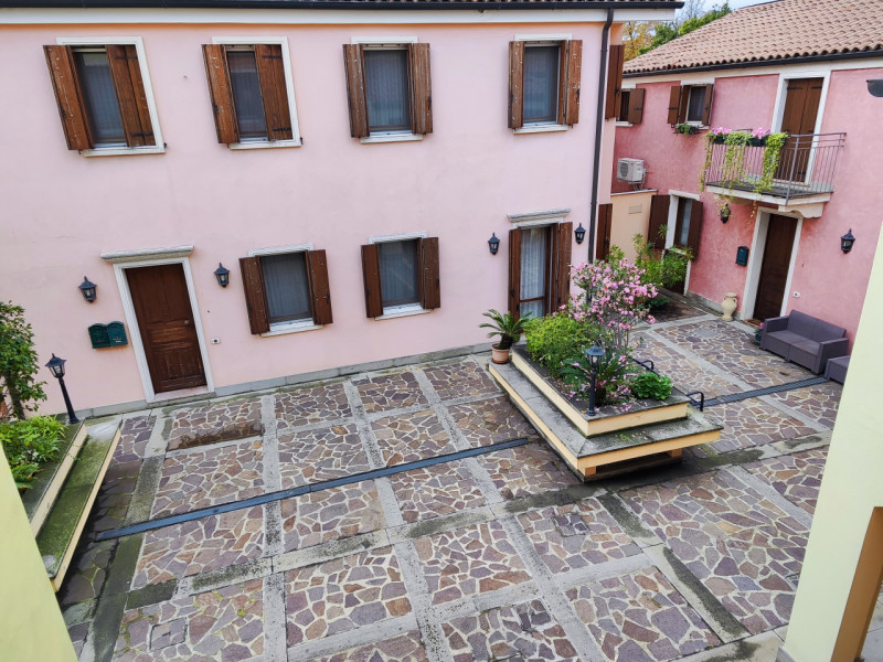 SAN GIOVANNI/DUOMO

Presentiamo un'elegante e spaziosa soluzione abitativa nel cuore della zona d...