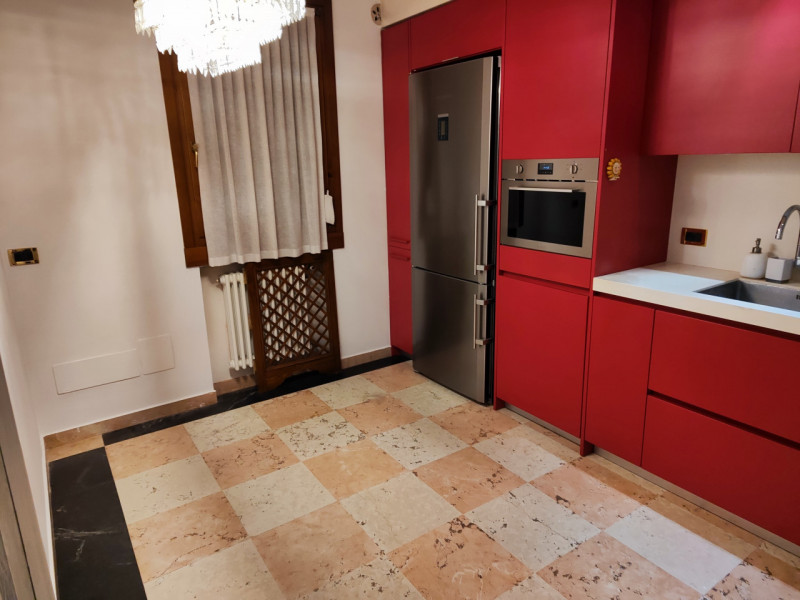 SAN GIOVANNI/DUOMO

Presentiamo un'elegante e spaziosa soluzione abitativa nel cuore della zona d...