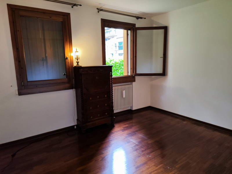 SAN GIOVANNI/DUOMO

Presentiamo un'elegante e spaziosa soluzione abitativa nel cuore della zona d...