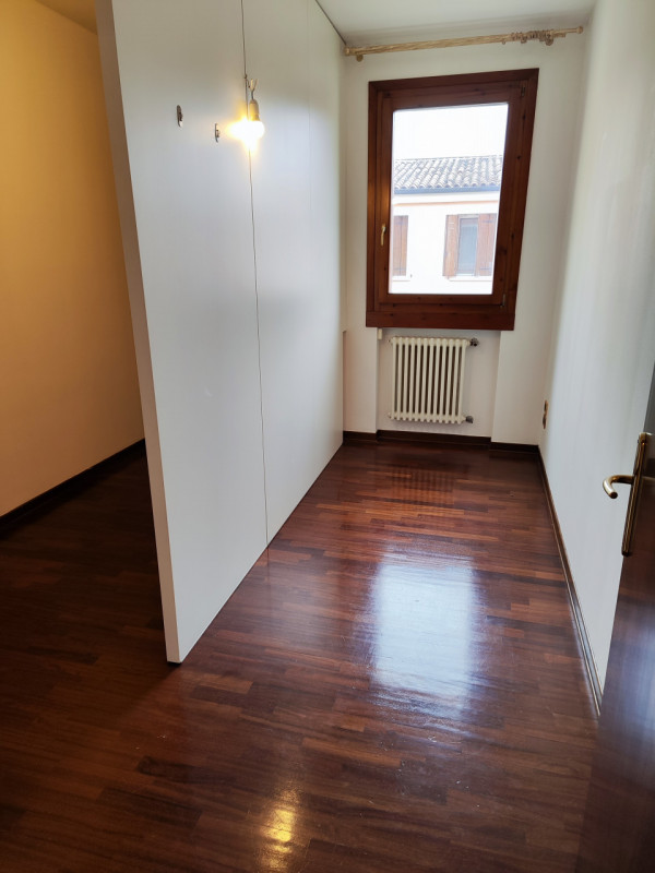 SAN GIOVANNI/DUOMO

Presentiamo un'elegante e spaziosa soluzione abitativa nel cuore della zona d...