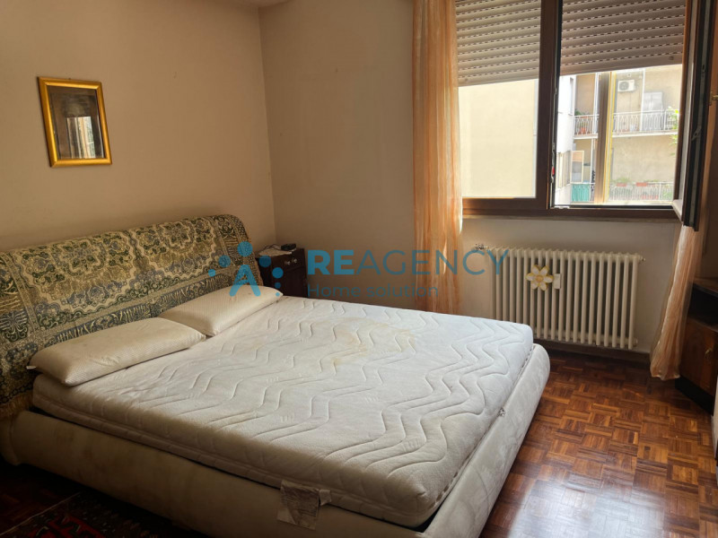 In vendita a Vicenza, nel rinomato quartiere di Sant’Andrea, proponiamo un appartamento quadriloc...