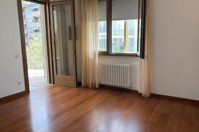 In vendita a Vicenza, nel rinomato quartiere di Sant’Andrea, proponiamo un appartamento quadriloc...