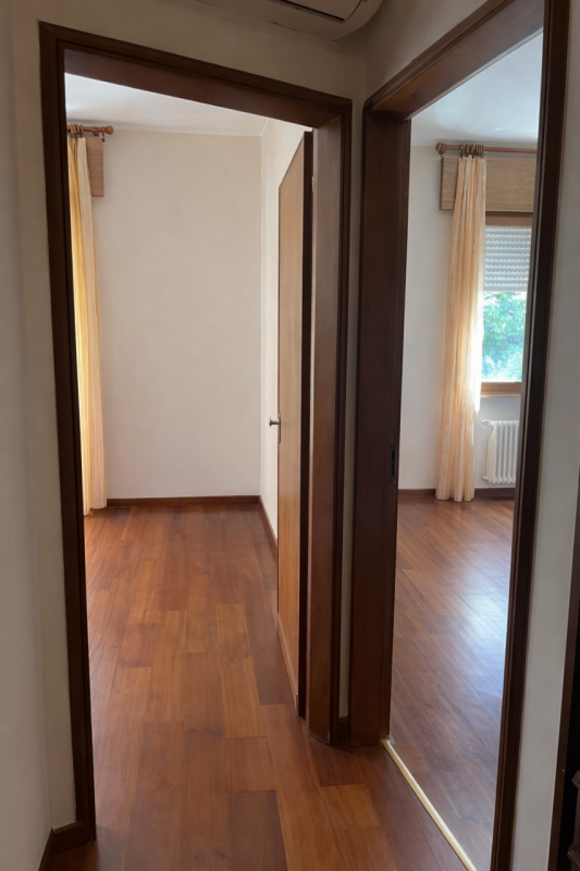 In vendita a Vicenza, nel rinomato quartiere di Sant’Andrea, proponiamo un appartamento quadriloc...