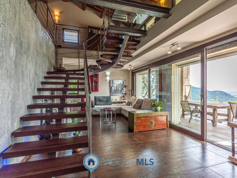 Immobile in esclusiva al Gruppo Padova MLS

Arquà Petrarca –

Immerso nel verde e affacciato su u...