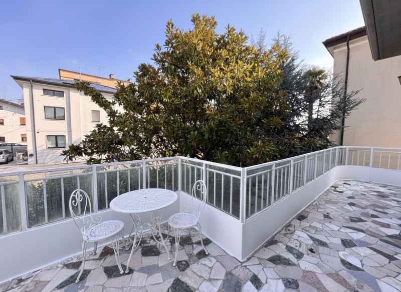 Rif. BC128  (per info 392 3361100 Beatrice)

In un contesto residenziale tranquillo, composto pre...