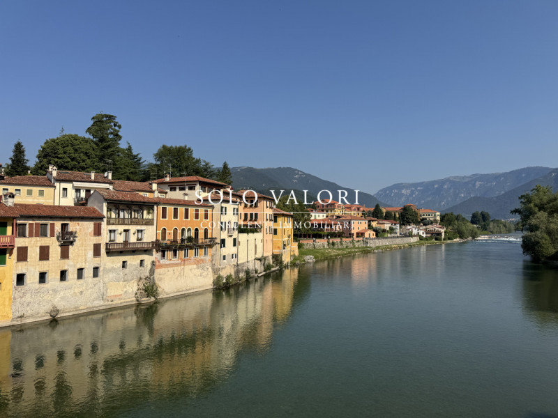 Rif. BC128  Per info: Daniel +39 393 9878704

SUPER AFFARE !!!

In via Cesare Battisti, a pochi m...