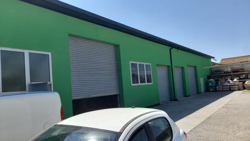 Scopri questa interessante opportunità di investimento nella zona artigianale di Monselice!
In ve...
