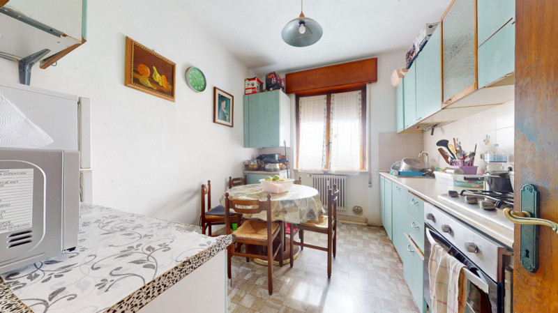 SAN LAZZARO – BICAMERE CON TERRAZZO E GARAGE: In zona San Lazzaro, comoda a tutti i principali se...