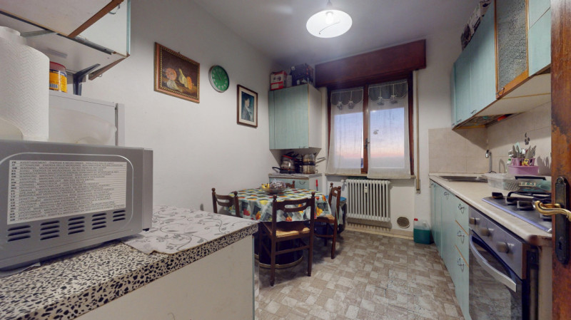 SAN LAZZARO – BICAMERE CON TERRAZZO E GARAGE: In zona San Lazzaro, comoda a tutti i principali se...