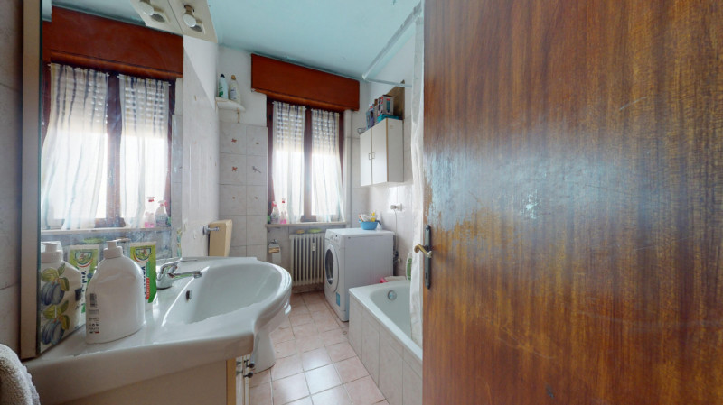 SAN LAZZARO – BICAMERE CON TERRAZZO E GARAGE: In zona San Lazzaro, comoda a tutti i principali se...