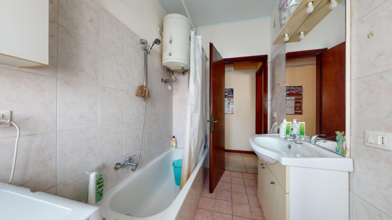 SAN LAZZARO – BICAMERE CON TERRAZZO E GARAGE: In zona San Lazzaro, comoda a tutti i principali se...