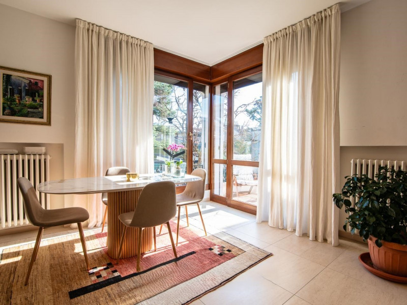 Porzione di bifamiliare ideale per famiglie che desiderano una casa pronta da abitare e dotata di...