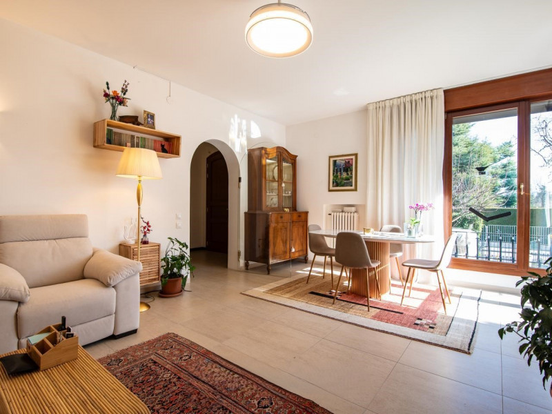 Porzione di bifamiliare ideale per famiglie che desiderano una casa pronta da abitare e dotata di...