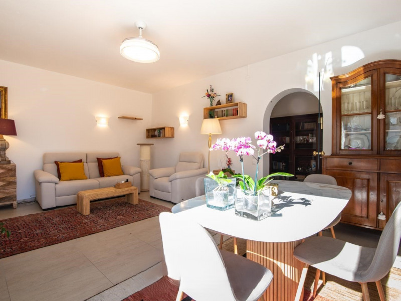 Porzione di bifamiliare ideale per famiglie che desiderano una casa pronta da abitare e dotata di...