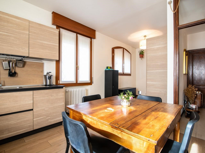 Porzione di bifamiliare ideale per famiglie che desiderano una casa pronta da abitare e dotata di...