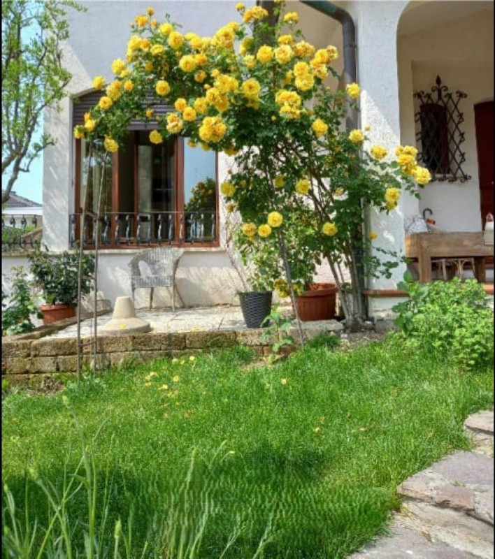 Proponiamo mezza bifamiliare che rappresenta una combinazione perfetta di eleganza, funzionalità ...