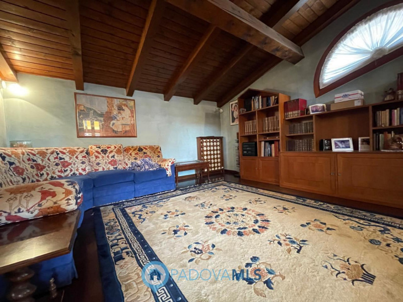 Immobile in esclusiva al Gruppo Padova MLS
Situata nella zona di Codiverno, nel comune di Vigonza...