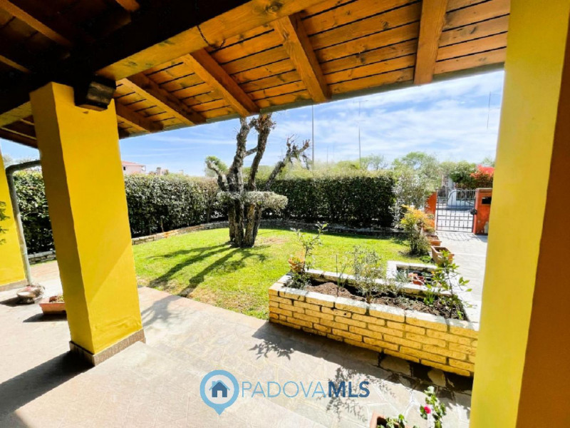 Immobile in esclusiva al Gruppo Padova MLS
Situata nella zona di Codiverno, nel comune di Vigonza...