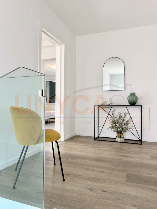 TOMBOLO: in posizione centrale e ben visibile, ti proponiamo in vendita un intero fabbricato rece...