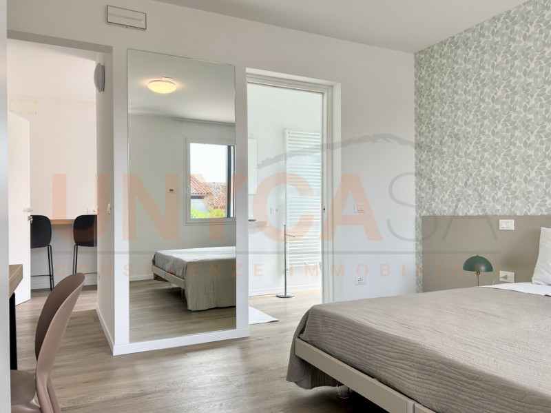 TOMBOLO: in posizione centrale e ben visibile, ti proponiamo in vendita un intero fabbricato rece...