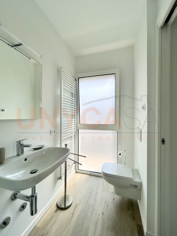 TOMBOLO: in posizione centrale e ben visibile, ti proponiamo in vendita un intero fabbricato rece...