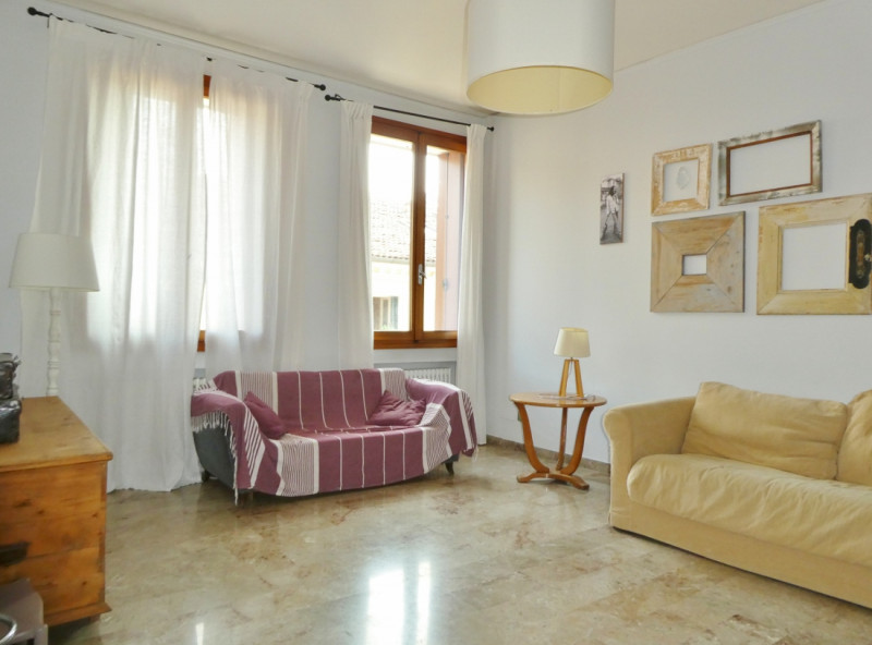 CENTRO STORICO: TRICAMERE IN VENDITA CON GARAGE E ASCENSORE - Rif. 8263
In zona assolutamente tra...