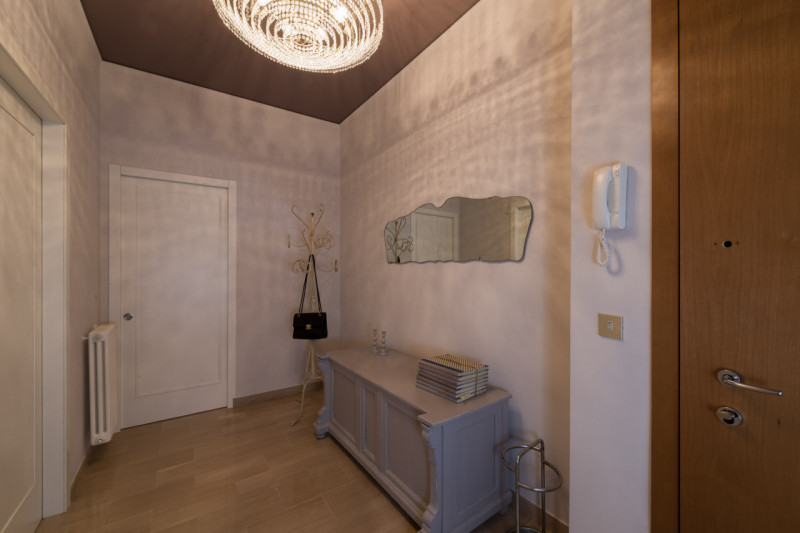 CENTRO STORICO: TRICAMERE IN VENDITA CON GARAGE E ASCENSORE - Rif. 8263
In zona assolutamente tra...